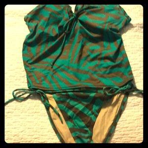 Victoria secret swimsuit two piece top is 34D